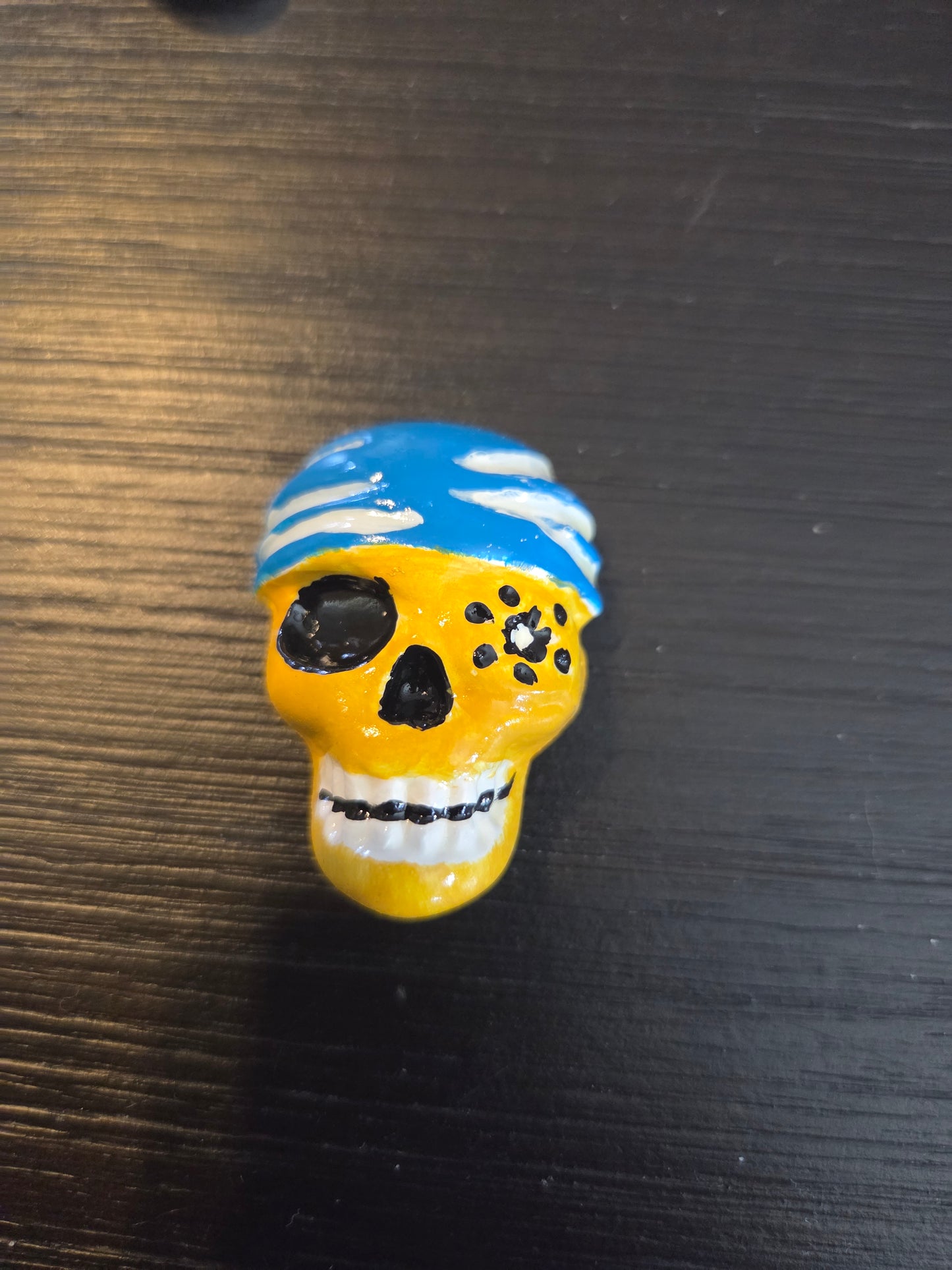 Painted Skull art size 1"X 1.5" with magnetic back.