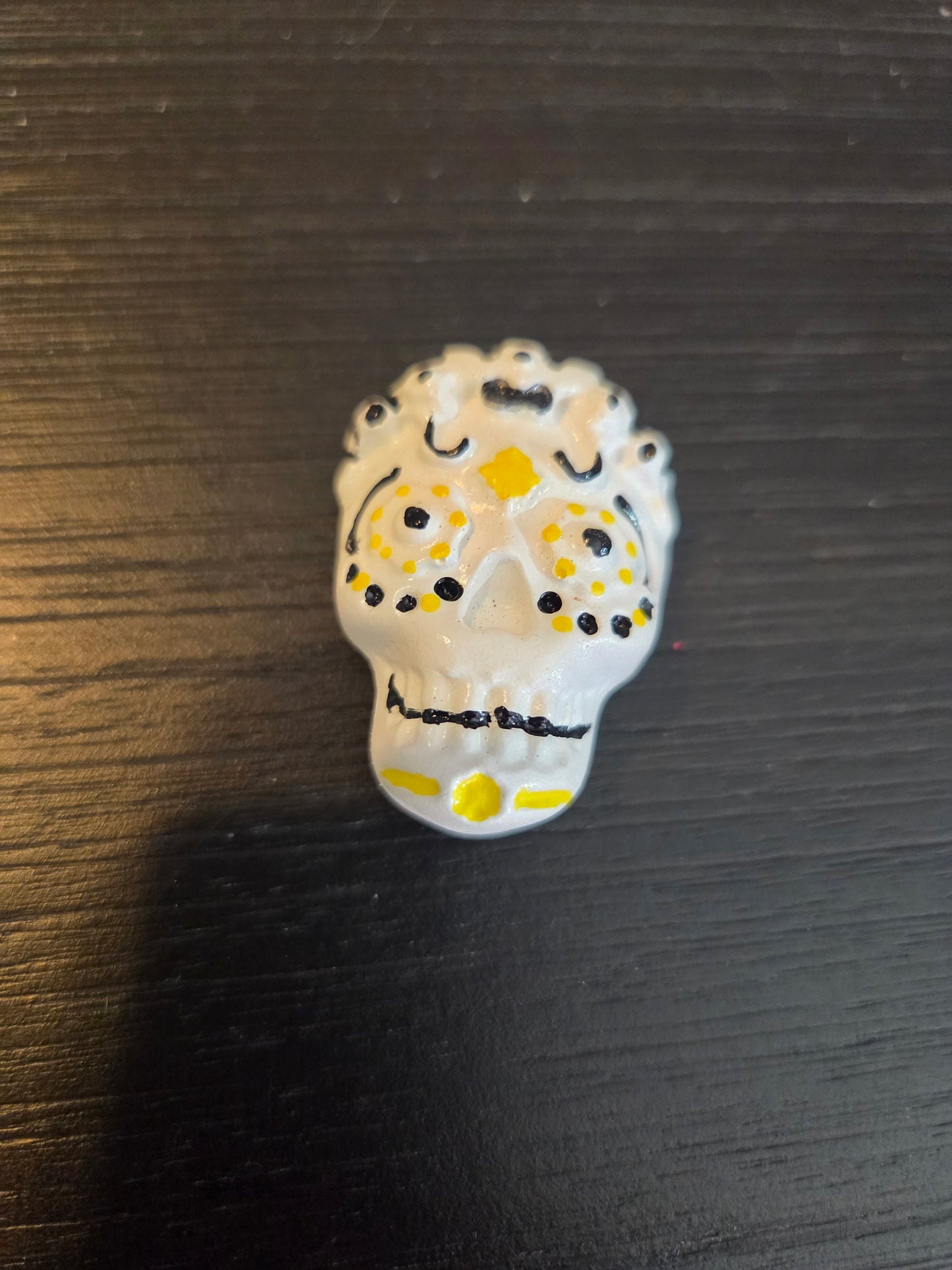 Painted Skull art size 1"X 1.5" with Magnetic back