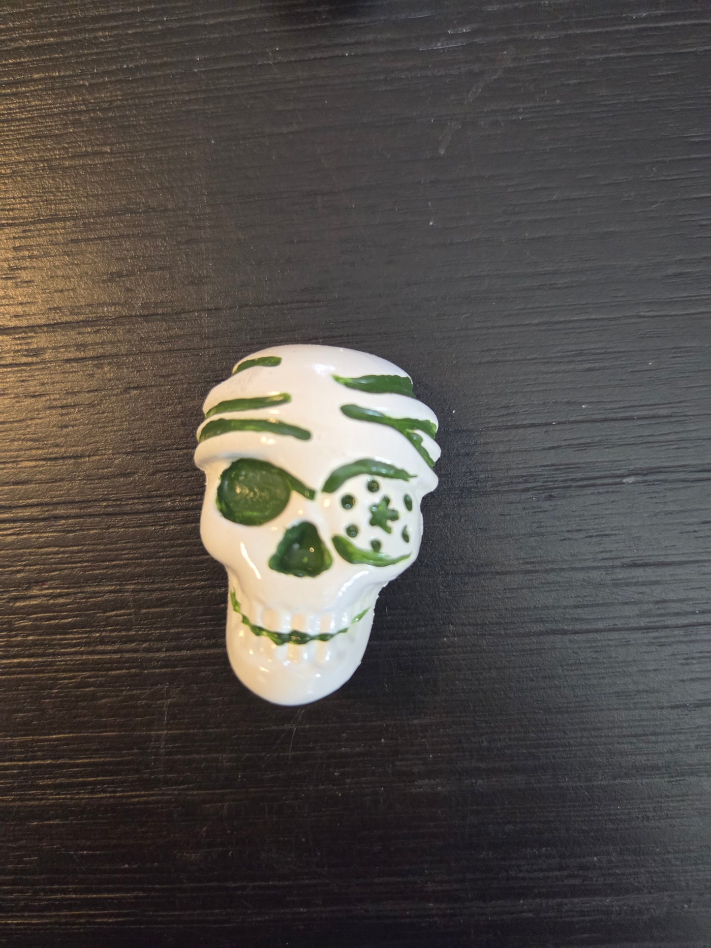 Painted Skull art size 1"X 1.5" with Magnetic back