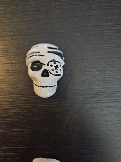 Painted Skull art size 1"X 1.5" with Magnetic back